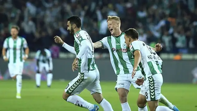 Konyasporlu yabancı futbolcular oyun havası dinliyor!