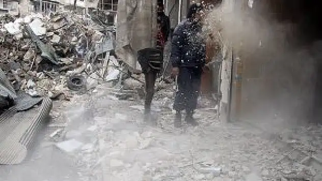 Esed rejimi karadan ve havadan saldırdı: 108 ölü