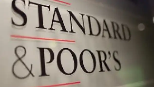 S&P AB'nin notunu düşürdü