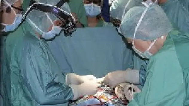 Dünyanın ilk yapay kalbi başarıyla nakledildi