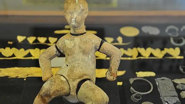 3 bin yıllık 'kukla bebek' müzede sergileniyor