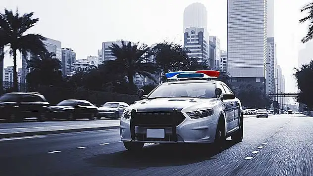 Aranan şüpheliyi bir saatte buluyor​