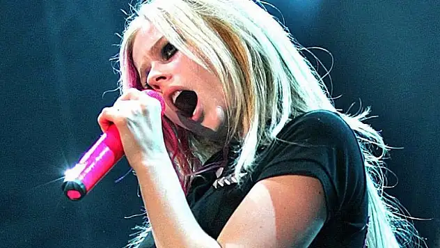 İnternette 'en tehlikeli ünlü' Avril Lavigne