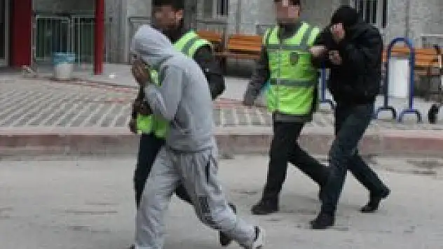 Yardım kutusunu çaldılar!