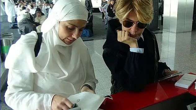 Sanatçılar umreye gitti