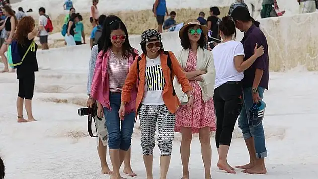 Pamukkale'de Çinli turist yoğunluğu yaşanıyor