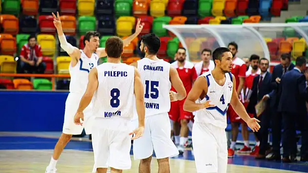 Selçuk Kartalları, zirveye uçuyor