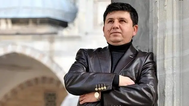 Diyar diyar geziyor ilahiler derliyor