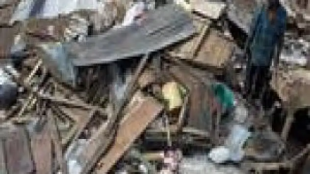 Evde otururken tren çarptı