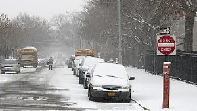 ABD'de kar, fırtına ve sel can aldı