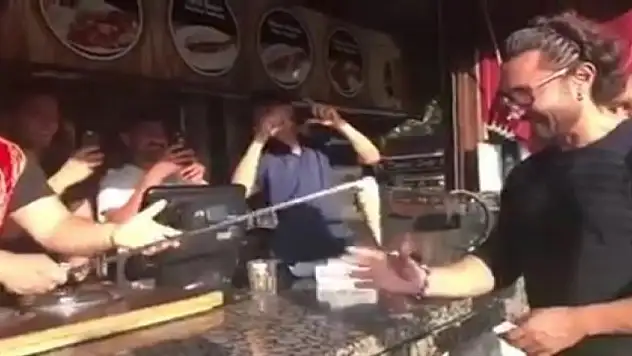 Aamir Khan Maraş dondurmacısına denk gelirse