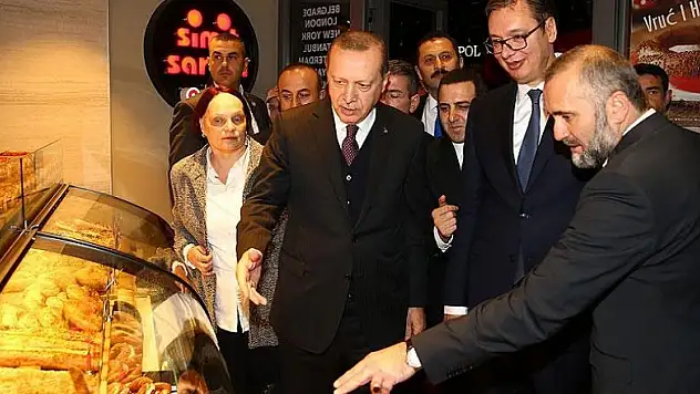 Erdoğan ile Vucic Belgrad'da Simit Sarayı'nı ziyaret etti