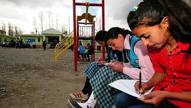 MEB 2 yılda 5 bin 22 kız öğrenciyi eğitime kazandırdı