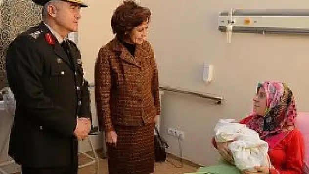 Genelkurmay Başkanı'ndan şehidin kızına altın