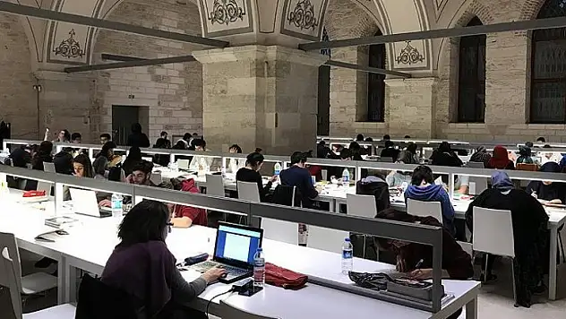 Beyazıt Devlet Kütüphanesi 24 saat hizmet veriyor