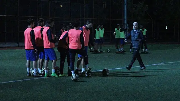 Pro Lisanslı hoca, Süper Amatör'de son sırada