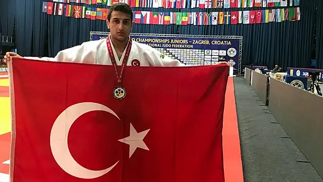 Bilal Çiloğlu, dünya ikincisi oldu