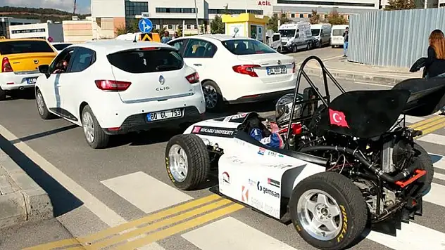 Tasarladıkları formula aracıyla 'asfaltı ağlatmak' istiyorlar