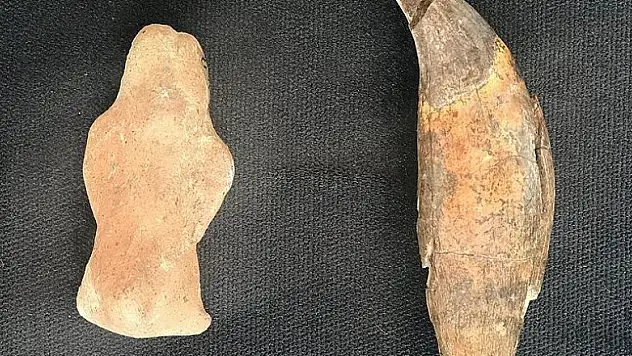 Yeşilova Höyüğü'nde 8 bin yıllık ayı heykelciği bulundu