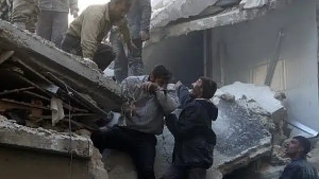 Halep'te soğuktan kaçanları 'varil terörü' vuruyor