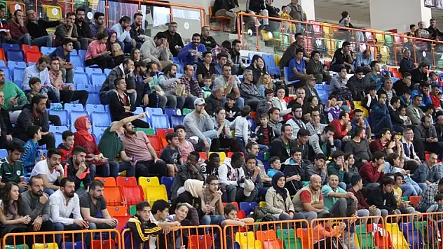Selçuklu Basket'ten çocuklara jest