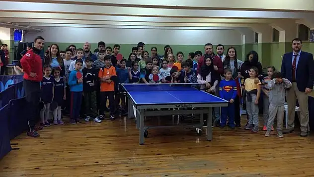 Masa tenisinde kupa mücadelesi