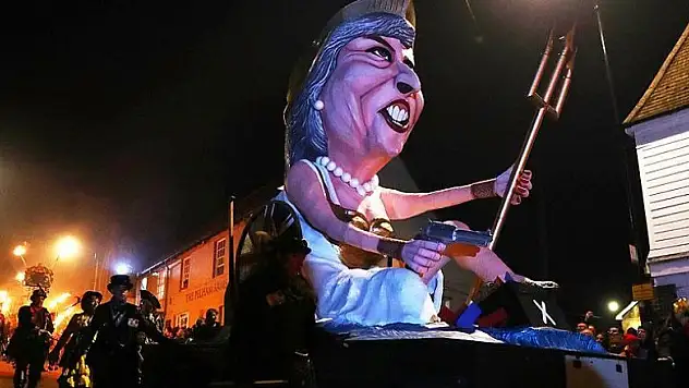 İngiltere'deki 400 yıllık 'Şenlik Ateşi' festivali