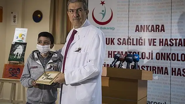 Sağlık Bakanı Demircan lösemili çocukları ziyaret etti