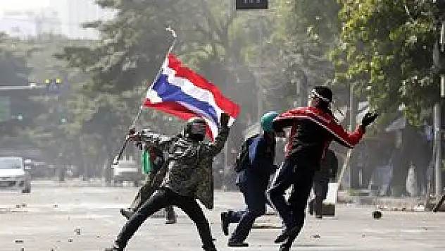 Tayland'daki gösterilerde kan döküldü