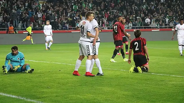 Konyaspor, Gençler'e acımadı!