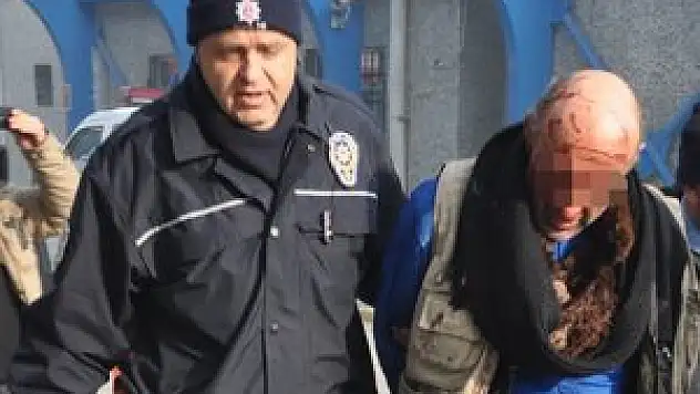 Polislere sopayla saldırdı