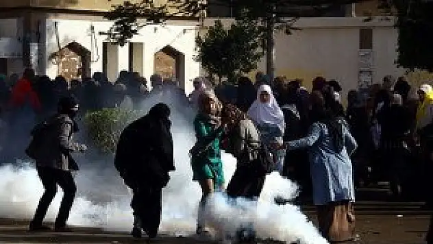 Darbe karşıtı öğrencilere gazlı müdahale