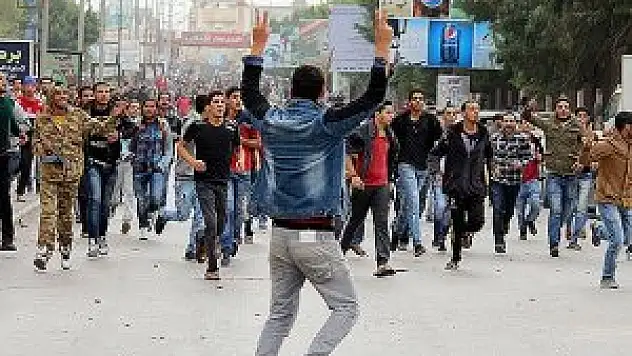 Libya'da göstericiler hükümet binasını kuşattı