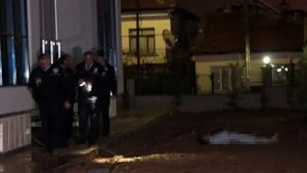 10.kattan düşerek öldü!