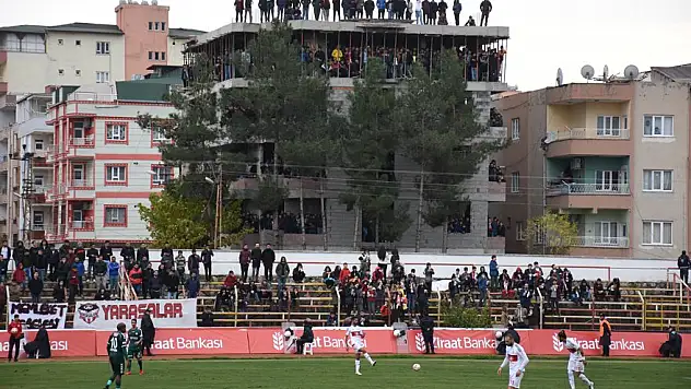 Konyaspor'u izlemek için çatılara çıktılar