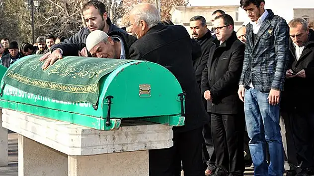 Kazada hayatını kaybeden 2 sağlık çalışanı defnedildi