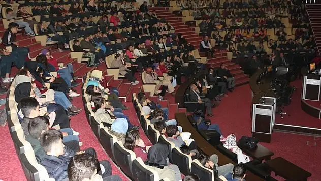 Karatay Konferansları'nda sosyal medya konuşuldu