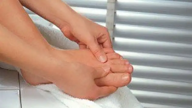 Terleyen Ayaklar İçin Antiperspirant Kullanın