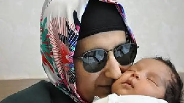 Görme engelli kadının 'gözünden' anne olmak
