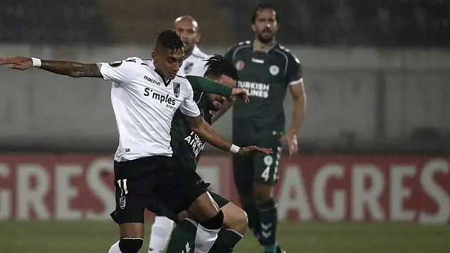 Konyaspor'da Ömer Ali, Sol beke geçti