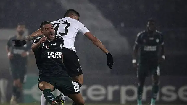 Konyaspor'un orta sahası kalabalıktı