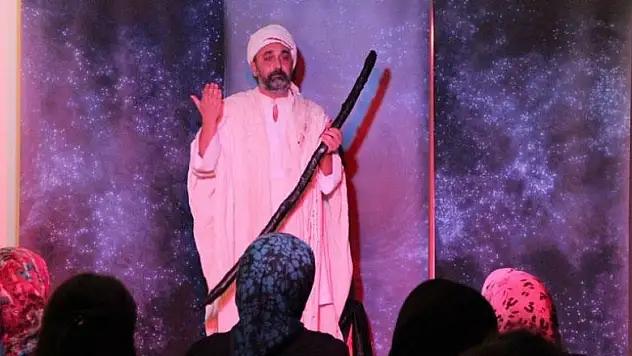 Hollanda'da tek kişilik 'Yunus Emre' gösterisi