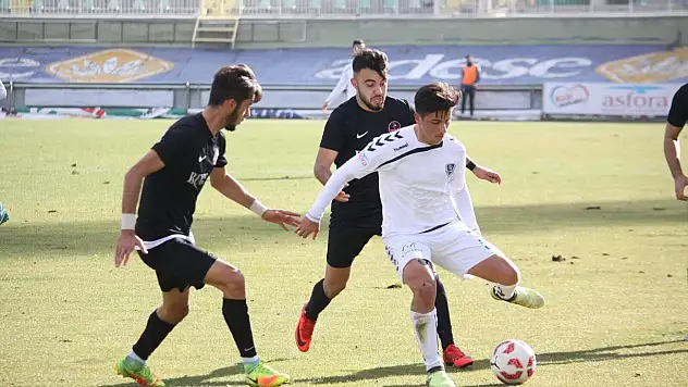 Donduk kaldık! Anadolu Selçukspor fark yedi