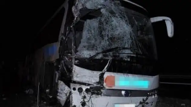 Yolcu otobüsü devrildi: 2 ölü, 10 yaralı