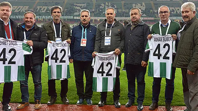 Konyaspor, 4 efsanesine ödül verdi