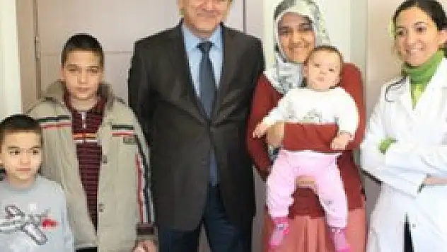 Ölür denilen parmak bebek 8 kilo oldu