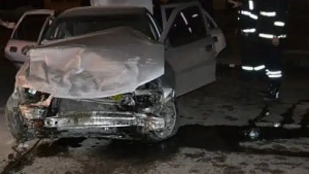 Yoldan çıkan otomobil duvara çarptı: 1 ölü, 1 yaralı