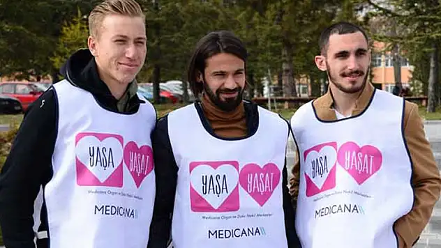 Genç futbolculardan anlamlı destek