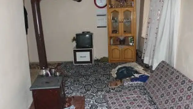 Bebeğinin iyileşmesini beklerken sobadan zehirlendi...