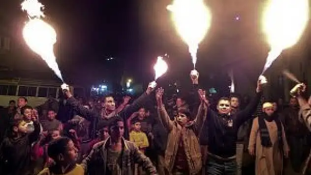 Darbe karşıtı öğrenciler 'Gece 24' hareketini kurdu